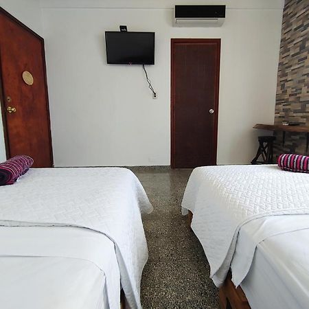 La Zona Hostel Σαν Σαλβαντόρ Εξωτερικό φωτογραφία