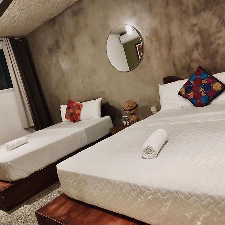 La Zona Hostel Σαν Σαλβαντόρ Εξωτερικό φωτογραφία
