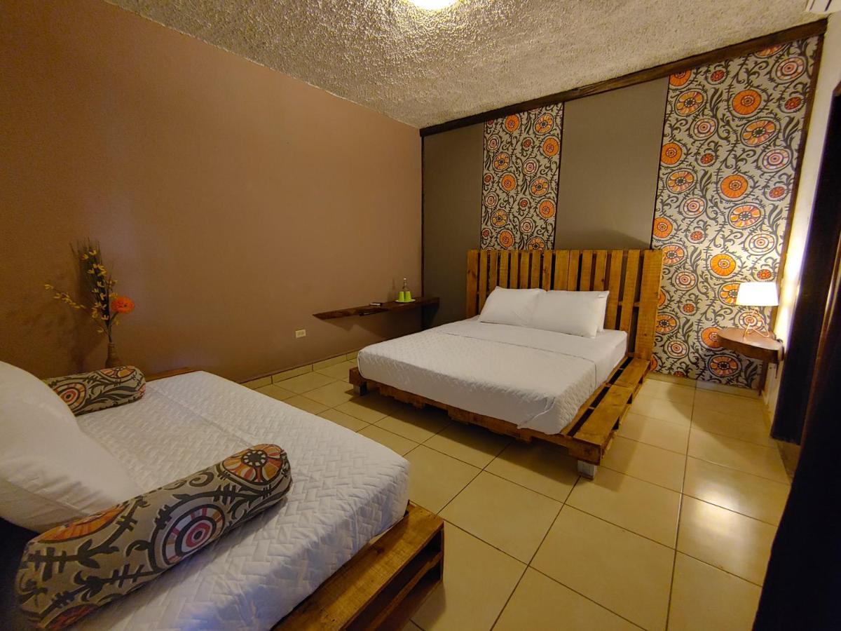 La Zona Hostel Σαν Σαλβαντόρ Εξωτερικό φωτογραφία
