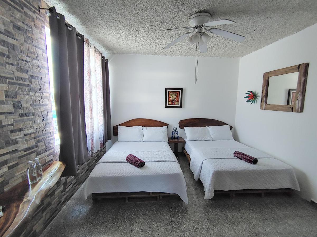 La Zona Hostel Σαν Σαλβαντόρ Εξωτερικό φωτογραφία