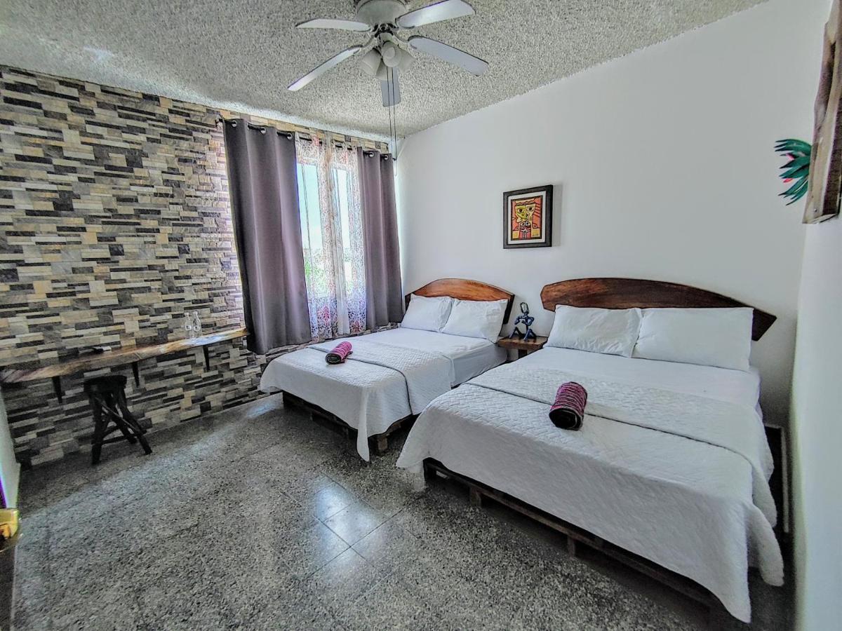 La Zona Hostel Σαν Σαλβαντόρ Εξωτερικό φωτογραφία