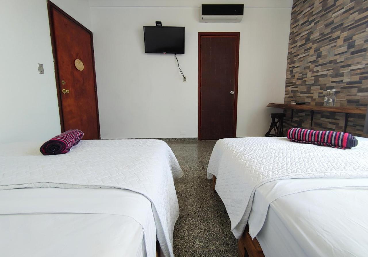 La Zona Hostel Σαν Σαλβαντόρ Εξωτερικό φωτογραφία