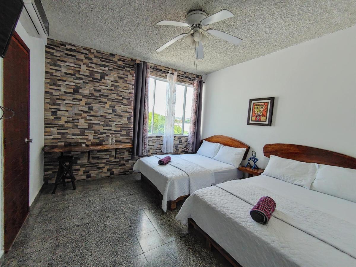 La Zona Hostel Σαν Σαλβαντόρ Εξωτερικό φωτογραφία