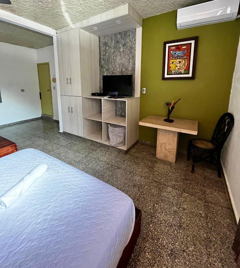 La Zona Hostel Σαν Σαλβαντόρ Εξωτερικό φωτογραφία
