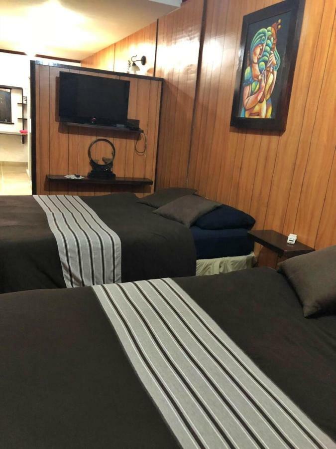 La Zona Hostel Σαν Σαλβαντόρ Εξωτερικό φωτογραφία